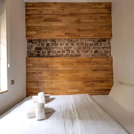 Stylish Studio W/ac In Istanbul's Pupil Beyoglu