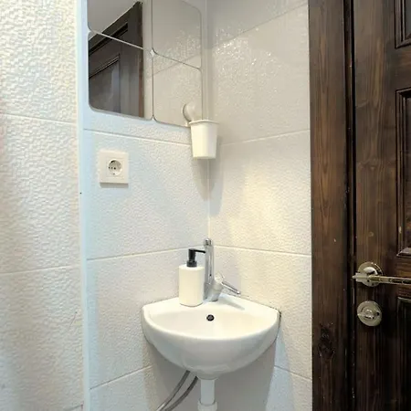 Stylish Studio W/ac In Istanbul's Pupil Beyoglu * Istanbul