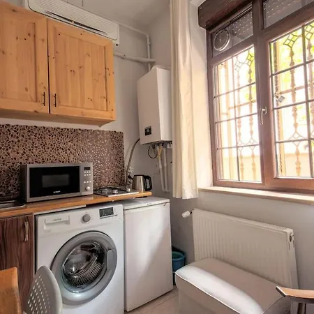 Stylish Studio W/ac In Istanbul's Pupil Beyoglu Apartment